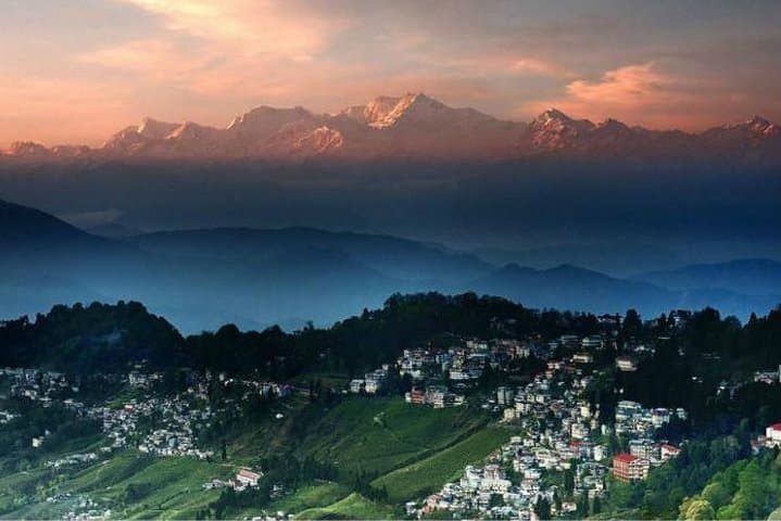 Full-Day Darjeeling Tour: Sunrise at Tiger Hill, Toy Train & Tea Estates