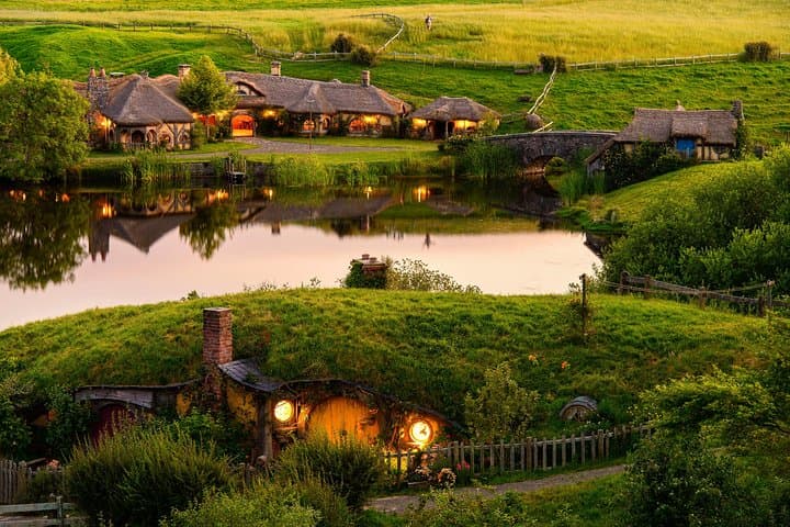 Auckland to Rotorua via Hobbiton: One-Way Small-Group Tour Guide