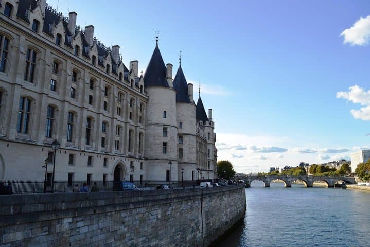 Inside Sainte-Chapelle & Conciergerie: 2-Hour Private Tour of Île de la Cité photo 5