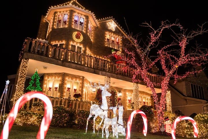 Dyker Heights Christmas Lights Tour: Brooklyn Illumination & NYC Skyline Sunset photo 5