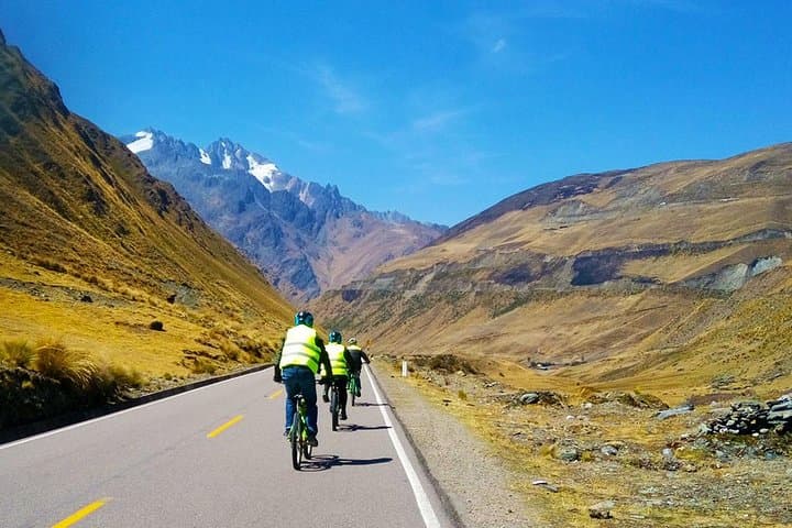 Downhill Mountain Bike Ride from Abra Málaga to Ollantaytambo photo 1