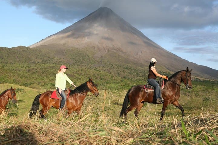 Private Horseback Riding in La Fortuna: Ranch-to-Rainforest Tours