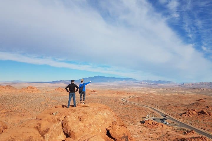 Valley of Fire State Park Day Hike from Las Vegas — Red Rock Trails & Petroglyphs