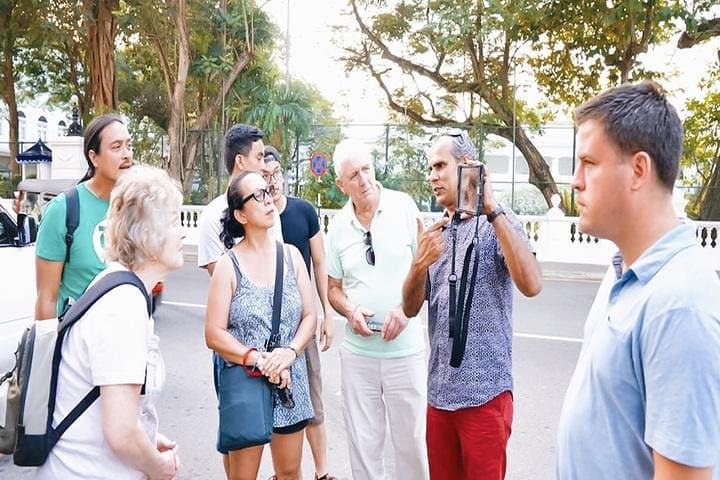 Sunset Walk Through Colombo Fort: Colonial Streets, Tea & Harbor Views photo 4