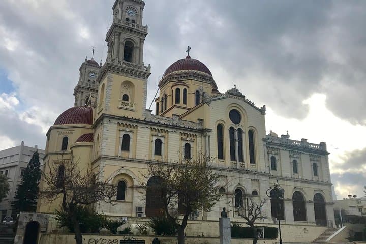 Heraklion Walking & Tasting Tour: Small-Group Historical Stroll with Cretan Snacks