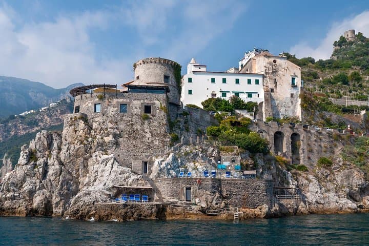 Self-Drive Boat Rental on the Amalfi Coast — Explore Positano, Capri & Li Galli