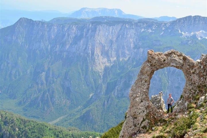 Hiking Cvrsnica Mountain: Blidinje Peaks, Crvenjak Lake & Hajdučka Vrata photo 2