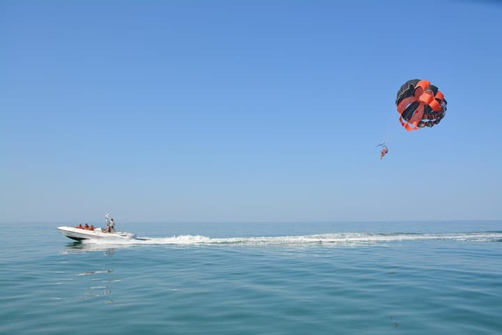 Parasailing from Vilamoura: Algarve Marina Flights and Ocean Dips photo 6