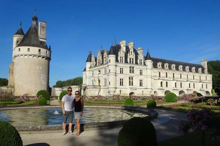 Chenonceau Guided Walk: Women, Gardens, and the River-Span Chateau