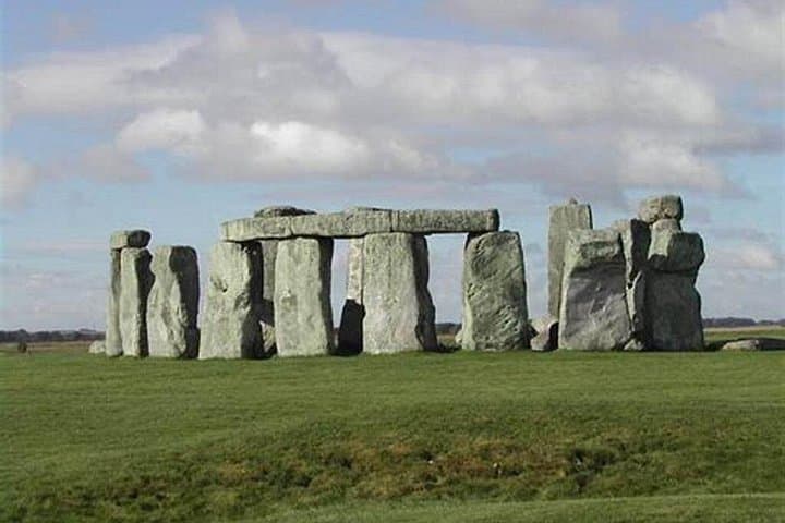 Private Luxury Sunrise Avebury and Stonehenge Guided Tour from London photo 4