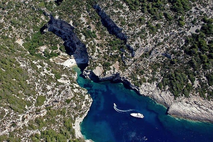Blue Cave Full-Day Luxury Speedboat Cruise from Split to Hvar & Vis photo 4