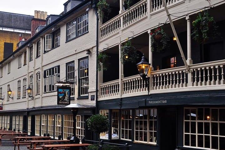 essential-london-private-walking-tour-hidden-gems-and-history photo 2