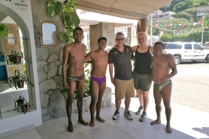 Acapulco High Cliff Divers Show and La Quebrada Flea Market Tour photo 2