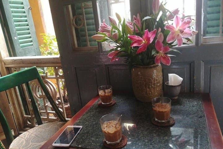 Hanoi Early Morning Market Tour: Quang Ba Flowers, Long Bien Bridge & Dong Xuan Market photo 6