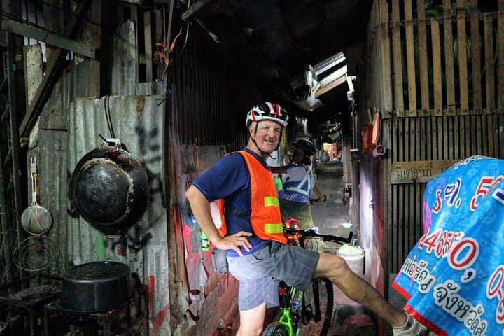 Night Bike Tour Bangkok: Wat Arun, Chinatown & Authentic Thai Dinner photo 6