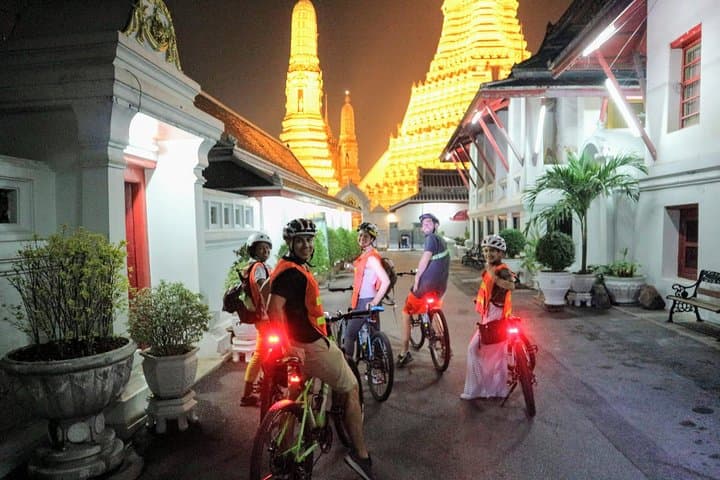 Night Bike Tour Bangkok: Wat Arun, Chinatown & Authentic Thai Dinner photo 3