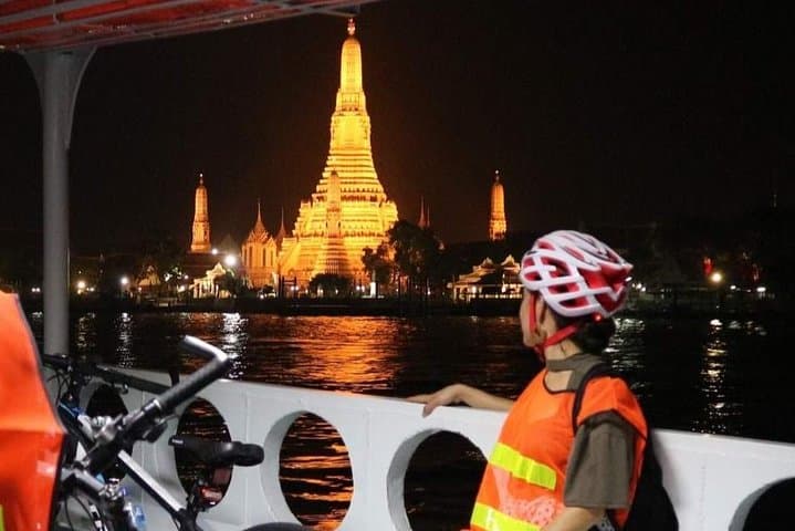 Night Bike Tour Bangkok: Wat Arun, Chinatown & Authentic Thai Dinner photo 2