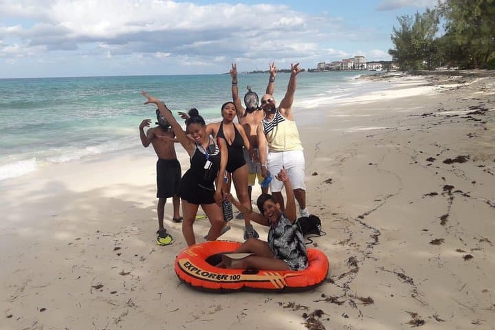 Rum, Reggae & Rhythms: Private Nassau Tour of Distilleries, Chocolate & Beach