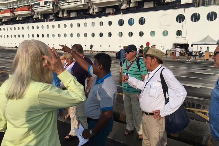 Colombo Highlights: Private City Tour with Local Expert — Temple, Bazaar & Market Experience photo 2