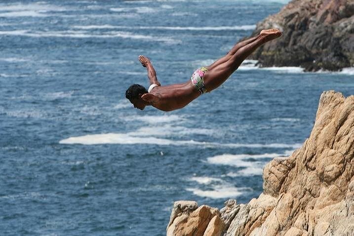 Acapulco Highlights Van Tour: Chapel of Peace, La Quebrada Cliff Divers & Diego Rivera Mural photo 1