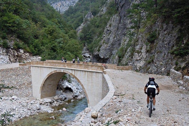 Mountain Biking Bjelasnica to Lukomir: Day Ride from Sarajevo
