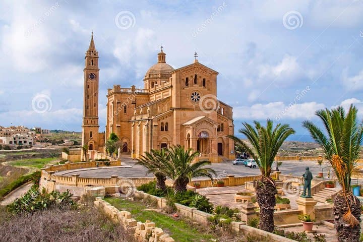 Insider's Gozo: Small-Group Private Tour to Blue Lagoon, Ggantija & Dwejra photo 3