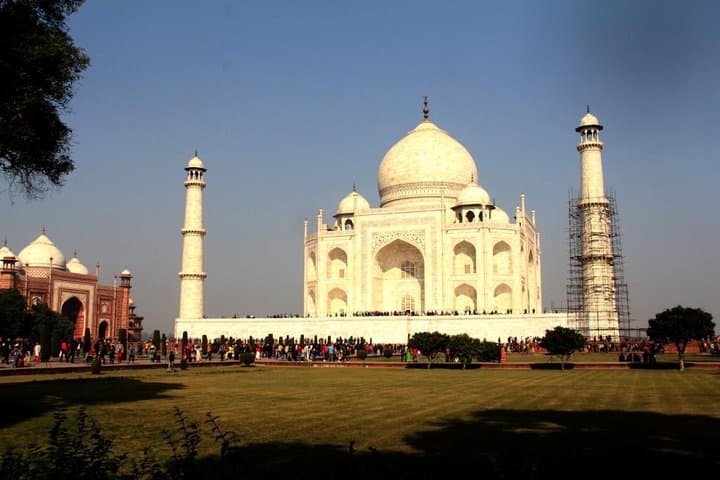 2-Day Private Taj Mahal Sunrise Tour from Mumbai: Flights, Sunrise & Mehtab Bagh photo 3