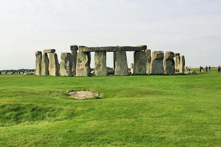 Stonehenge Morning Tour from London — Early Access with Visitor Centre Admission photo 3