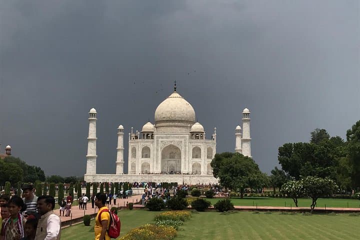 Taj Mahal Private Day Trip from Delhi: Skip-the-Line Tour with 5-Star Lunch photo 4