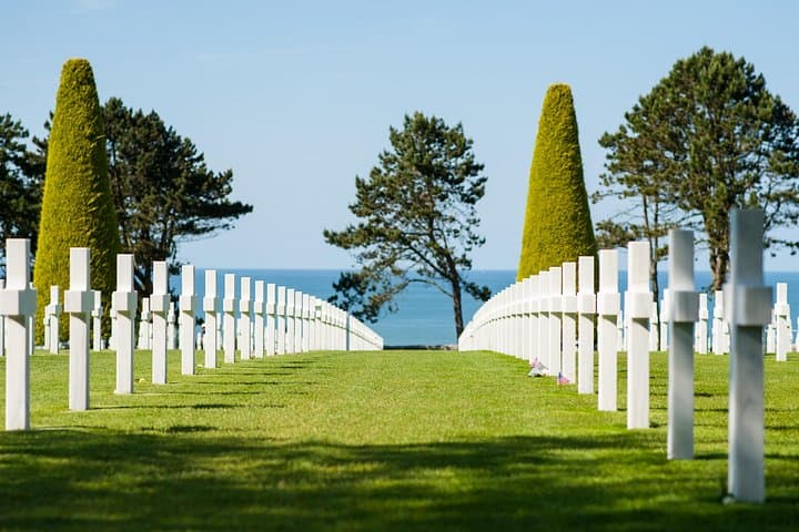 Normandy D-Day Full-Day Tour from Bayeux: Omaha, Utah, Pointe du Hoc & Sainte-Mère-Église photo 1