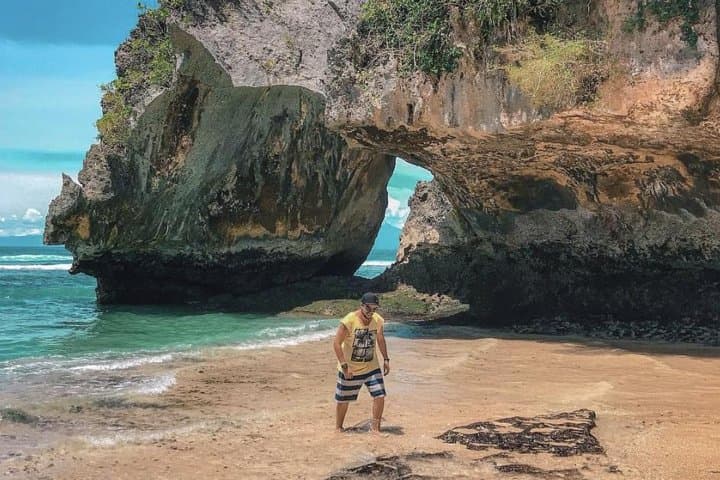 Uluwatu Instagram Tour: Beaches, Cliffs & Kecak at Sunset photo 5