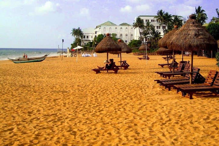 Colombo Shore Excursion: Mount Lavinia Beach & City Highlights