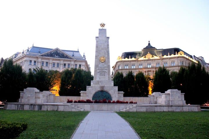 Budapest Night Walking Tour & Danube River Cruise — Evening Highlights and History photo 3