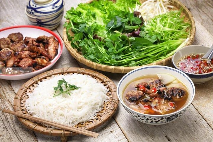 Hanoi Train Street Food Tour: Private Old Quarter Walking & Tasting Experience photo 4