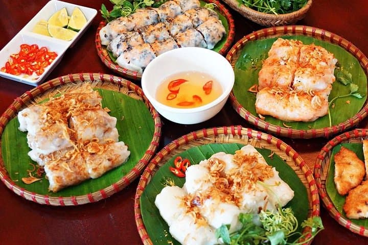 Hanoi Train Street Food Tour: Private Old Quarter Walking & Tasting Experience photo 6
