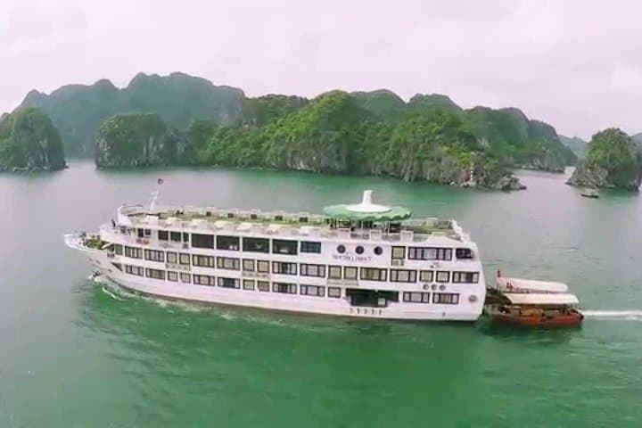 Halong Bay 2-Day Luxury Cruise: Bai Tu Long Bay Starlight Experience
