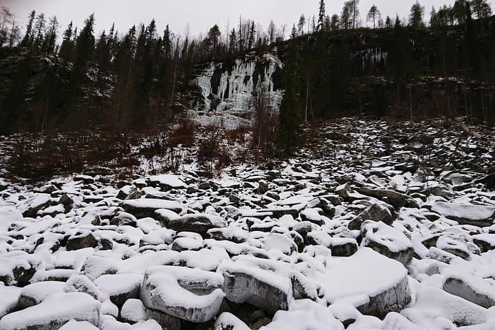 Private Korouoma Canyon Tour from Rovaniemi: Hiking the 30 km Ice-Walled Gorge photo 3