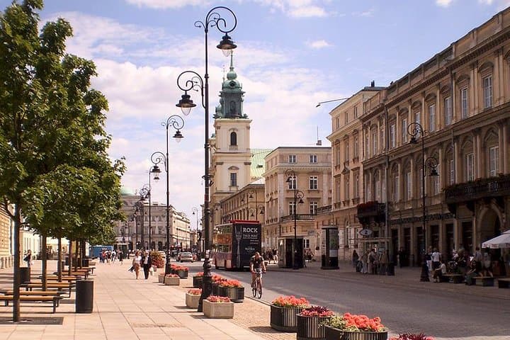 4-Hour Warsaw Bike Tour: Royal Route, Old Town & Vistula Views photo 3