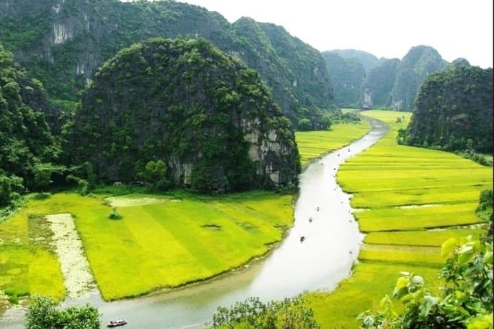 Hoa Lu & Tam Coc Day Trip: Ancient Temples, Sampans and Countryside Cycling