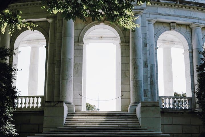 Walking Arlington National Cemetery: Changing of the Guard & Historic Graves Guided Tour