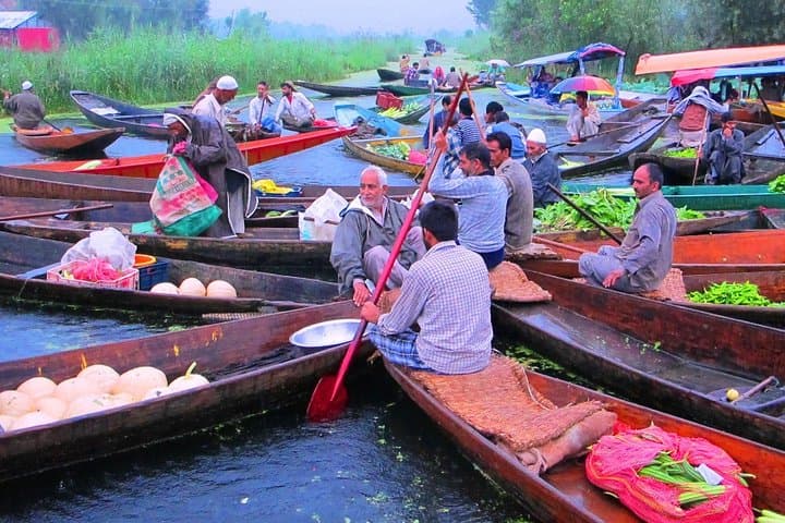 5-Day Kashmir Tour: Houseboat Shikara, Gulmarg Gondola & Pahalgam Valleys photo 2