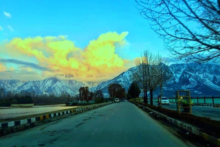 5-Day Kashmir Tour: Houseboat Shikara, Gulmarg Gondola & Pahalgam Valleys photo 3