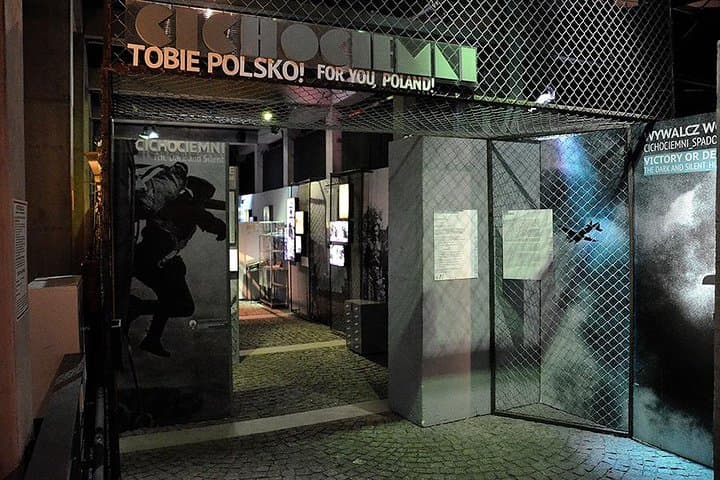 Warsaw Uprising Museum & POLIN Museum Small-Group Tour — 4‑Hour Historical Walkthrough photo 5