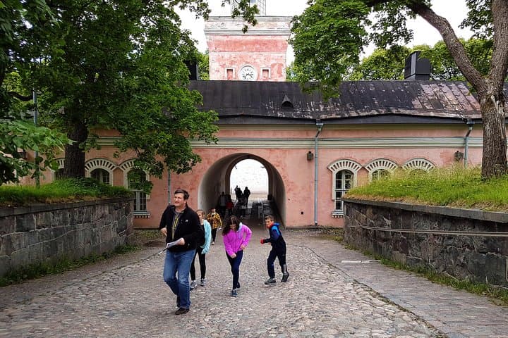 Private Taste of Helsinki & Suomenlinna: Food, History and Sea Fortress Walking Tour photo 3