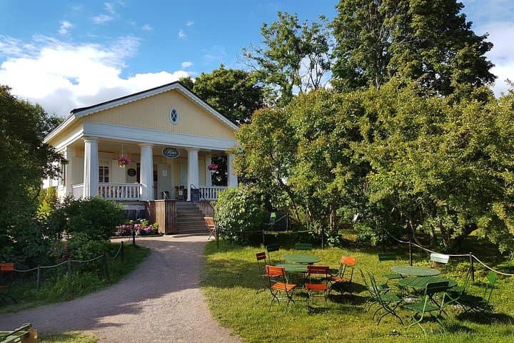 Private Taste of Helsinki & Suomenlinna: Food, History and Sea Fortress Walking Tour photo 4
