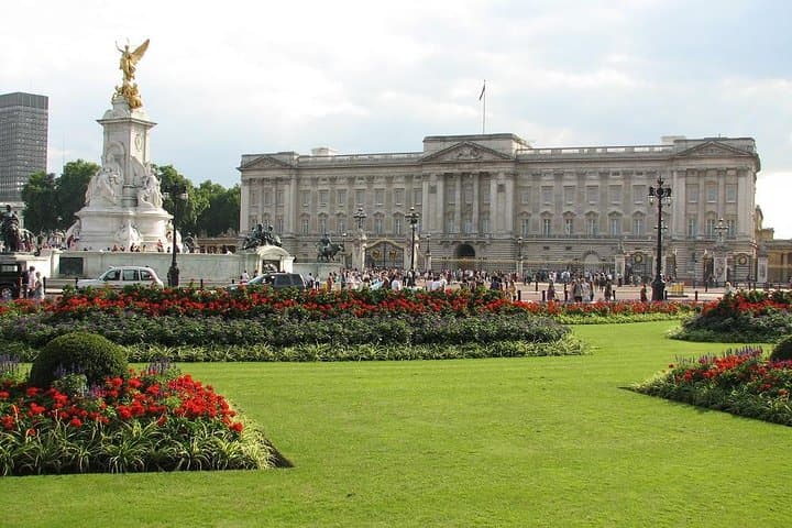 Kid-Friendly London Walking Tour — Westminster, Buckingham Palace & Downing Street photo 3