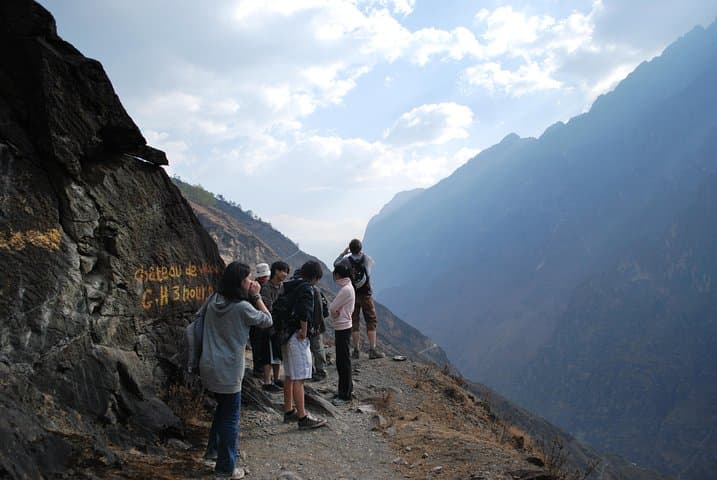 2-Day Tiger Leaping Gorge Hiking Tour from Lijiang — Hike the 28 Turns & Middle Rapids photo 2