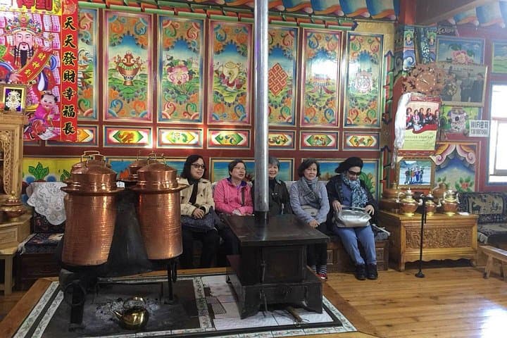 Shangri-La Day Tour: Songzanlin Monastery & Pudacuo National Park (Shudu Lake) photo 2