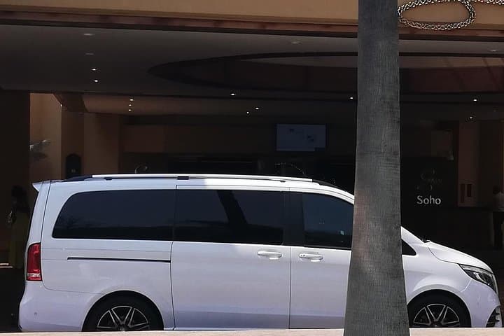 Private Airport Transfer to Sandton: Door-to-Door from O.R. Tambo