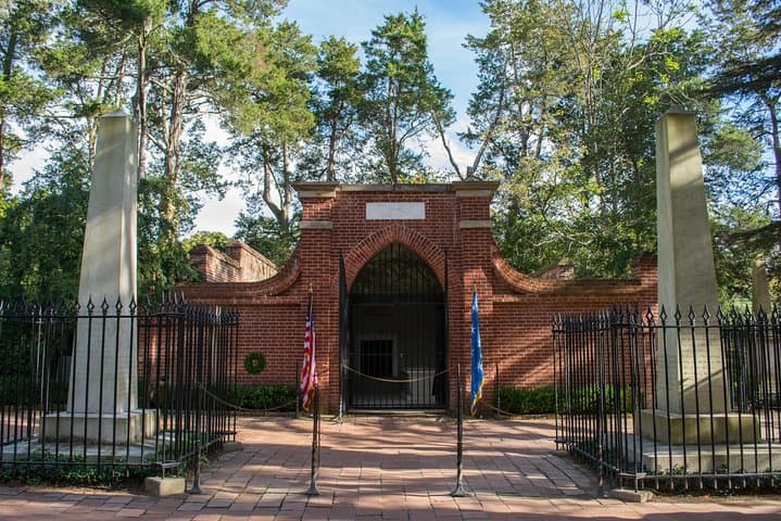 Private Mount Vernon and Arlington Cemetery Tour — Washington DC Historical Guided Day Trip photo 2
